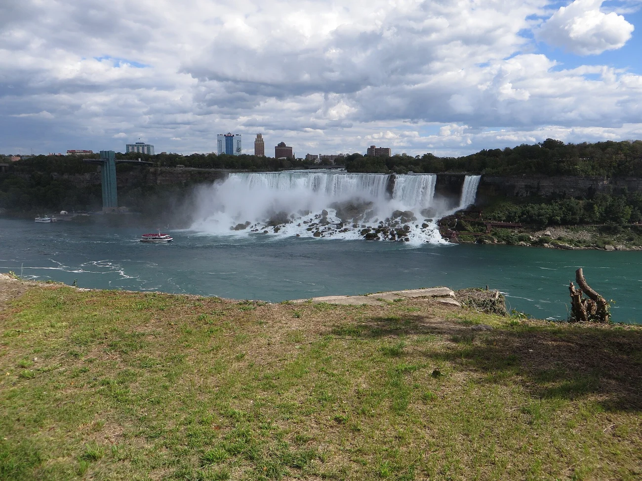 The Niagara day from Bronte