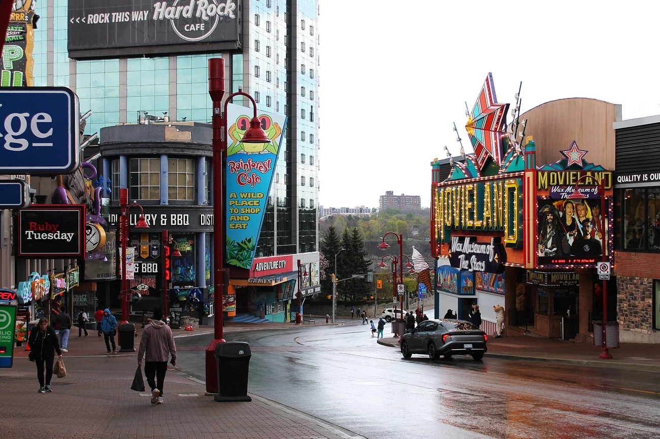 Lunch & Clifton Hill