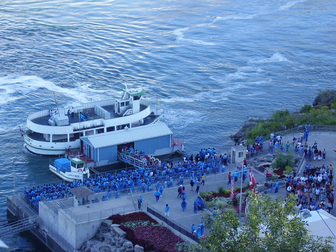 Riding the Boat at Niagara Falls: A Practical Guide